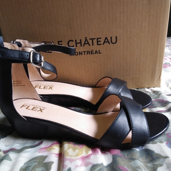 New with tags genuine leather le chateau wedges - Picture 5 of 7